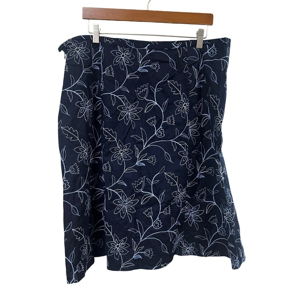 Norton McNaughton 18 Navy Blue Floral Cotton Knee Length Embroidered Skirt - Picture 2 of 3
